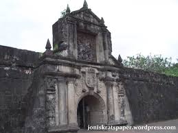 It's been a cornerstone of the country's history, seeing the defeat of rajah sulayman the spaniards, the invasion of the chinese led by limahong, and the first raising of the us flag that. Walking Distance Sa Maynila Ang Makasaysayang Moog Ng Intramuros Talaarawan Ni Mister Commuter
