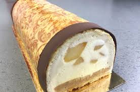 A La Fois Legere Fruitee Et Gourmande L Elegante Buche Poire Caramel Impressionnera Vos Invites Avec Son D Poire Au Chocolat Gateaux Et Desserts Alimentation