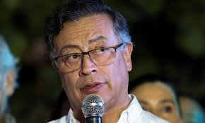 Pedro pide la renuncia de todo su gabinete tras la polémica retransmisión  del Consejo de Ministros