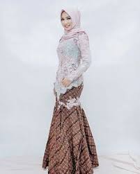 Kebaya modern yang dipakai tujuh artis indonesia ini bisa jadi inspirasi. Baju Kebaya