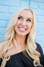 Stephanie Estell's Instagram, Twitter & Facebook