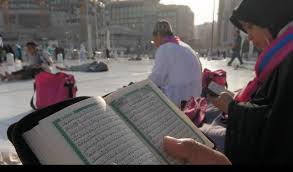Iquran lite memiliki berbagai fitur yang membuat kalian membaca al quran dengan baik dan benar, aplikasi ini juga menyediakan terjemahan dari. Hukum Menyentuh Dan Membaca Al Quran Ketika Sedang Haid