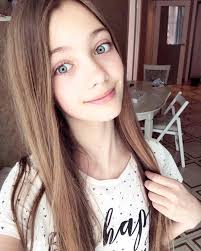 Violetta Artyushevskaya On Instagram Violettaartushevskaya Brown Hair Green Eyes Girl Brown Hair Green Eyes Green Hair