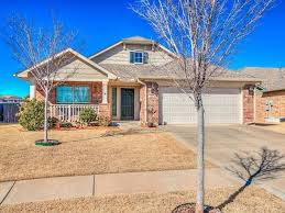 Edmond Oklahoma Homes For Sale And Sold Report Valerie Mcevoy Remax Real Estate Real Estate Marketing House Styles
