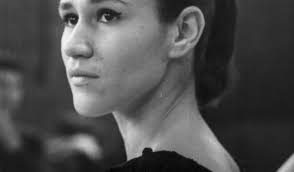 Maya Ramos Smith, actriz, bailarina, docente e investigadora de danza y de  teatro