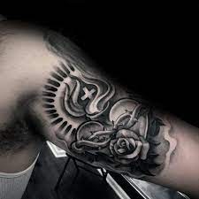 Sagrado corazón de jesús, tenemos confianza en ti. Sagrado Corazon Realista Con Retrato De Jesus Brazo Tatuaje En Man Disenos De Tatuajes De Corazon Disenos De Tatuajes Para Hombres Tatuaje Sagrado Corazon