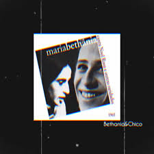 🎙️ Um momento histórico da música brasileira! No palco do 29º  @premiomusicabr, realizado em 2018, @caetanoveloso, sua irmã  @mariabethaniaoficial e seus filhos @morenoveloso, @zecalavigneveloso e  @tomlveloso, interpretam juntos “Pérola Negra”. Um encontro