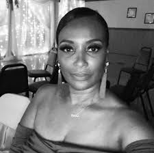 What's the best way to find a leak in a pool liner?