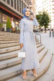 De la petite taille à la grande taille. Robe A Rayures Boutonnee Ouverte Avec Ceinture Assortie Vetement Ete Femme Voilee Couleur Ecru Et Bleu Pret A Porter Et Accessoires