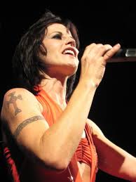 No início de 2018, a incrível dolores o'riordan nos deixou vítima de . Dolores O Riordan In Mallorca Dolores O Riordan The Cranberries Zombie Singer