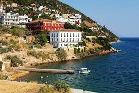 Εύβοια, evia), in het nieuwgrieks uitgesproken als 'εvja en vaak getranslitereerd als evia, is een grieks eiland in de egeïsche zee, voor de oostkust van attica. Sailing Holidays In Istiaia Aidipsos Enjoy Sailing Holidays In Greece