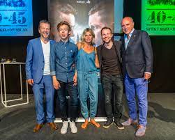De voorbije twintig jaar speelde hij grote en kleine rollen in tientallen producties van studio 100, vtm, vrt en. Studio 100 Strikt Vlaamse Topcast Voor Spektakel Musical 40 Gazet Van Antwerpen Mobile