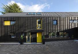 Dark Corrugated Metal Facade With Skylights Blech Fassade Metallfassade Hausfassade