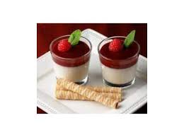 Panna Cotta Traditionnel Avec Son Coulis De Fraise Par Cookman Une Recette De Fan A Retrouver Dans La Categorie Desserts Confiseries Sur Www Espace Recettes Fr De Thermomix Sup Sup