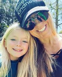 Kristin Lovett's Instagram, Twitter & Facebook