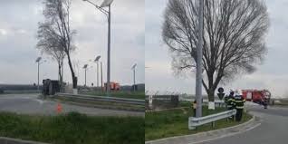 O bătrână a fost dusă de urgență la spital. Pericol De Explozie LangÄƒ Aeroportul InternaÈ›ional Din ConstanÈ›a Autocisterna IncÄƒrcatÄƒ Cu 20 De Tone De Gpl S A RÄƒsturnat Stiri Diaspora