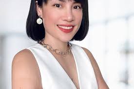 Professional Native Vietnamese Bilingual Voiceover Artist and Dubbing Actor 