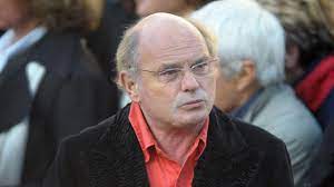He is an actor and assistant director, known for passe montagne (1978), the limits of control (2009) and double messieurs (1986). Mqpoojkdxty3 M