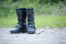 座ったままシフト・ブレーキ操作しやすい、ツーリングブーツの決定版 - バイクマン ニュース