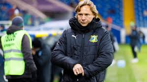 С восьми лет занимался в футбольной секции. Trener Rostova Karpin Nedovolen Sudejstvom V Matche S Zenitom Sport Ekspress