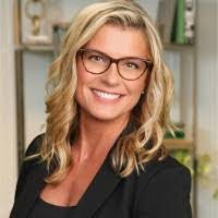 Robyn Dickey's Instagram, Twitter & Facebook