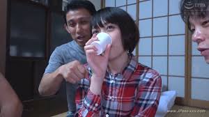 素人 - お泊りハイキングに行った妻のアナルが巨根のソロキャンプ集団に4P寝取られてしまい悔しい......