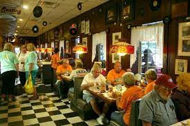 Cindy S Diner Inside Berlin Village Gift Barn Berlin Ohio Amish Country Ohio Amish Country Ohio Vacations
