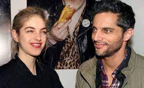 ¡hacé click y enterate de todo! Joaquin Furriel Se Mostro Junto A Su Joven Novia Dia Del Sur Noticias