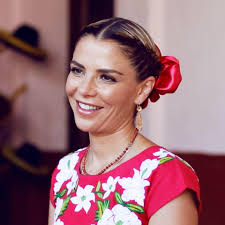 Ivette Morán de Murat added a new...