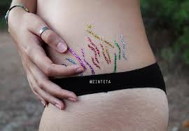 Artist Cinta Tort Cartro Started Painting Her Stretch Marks To Change The Way That Women Think About Their Bodies Stretch Mark Tattoo Tattoos Body Art Tattoos
