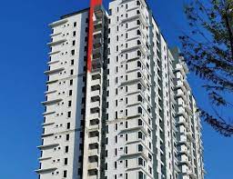 Ong begyndte sin karriere som spiller for malacca i begyndelsen af 1990'erne. Ong Kim Wee Residence Service Apartment Projek Rumah Baru Melaka