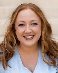 Julie Malloy's Instagram, Twitter & Facebook