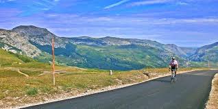 Watch the premium cycling video: Sia La Picon Blanco Altimetrias De Puertos De Montana