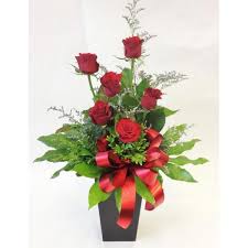 6 Red Roses In A Gift Box In 2020 Order Flowers Online Flowers Online Online Flower Shop