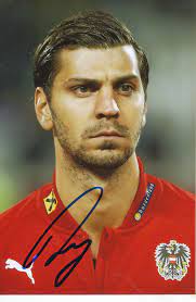 Born 6 march 1991) is an austrian professional footballer who plays as a defender for serbian club red star belgrade and the austria national team. Kelocks Autogramme Aleksandar Dragovic Osterreich Fussball Autogramm Foto Original Signiert Online Kaufen