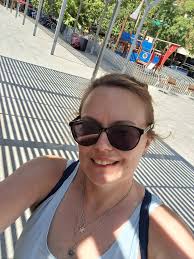 Looking to meet some new friends and if something evolves … Great if not  I've made some new friends and that's great too! 41yo mom of two older  kids. I love sports