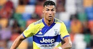 It's hard to tell who spends more time on their appearance, ronaldo or his girlfriends. Mdmyxd 8lhdwem