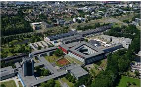 What companies run services between netherlands and twente, netherlands? Leadership And Governance At The University Of Twente Heinnovate
