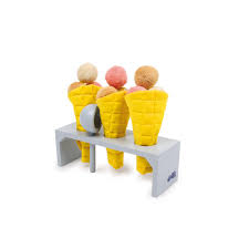 We make icecreams from play doh. Houten Ijshouder Met Ijsjes En Ijsschep