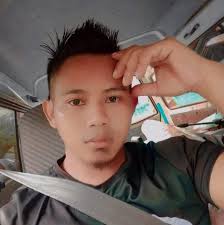 Assalamualikum.. selamat mlm warga2 FB.. tlg edit misai dan janggut mcm  Dato' Awie🥹..