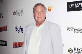 Kevin läßt es sich derweil gutgehen und erprobt alles, was kindern sonst untersagt ist. John Heard Kevin Allein Zu Haus Star Ist Tot Gala De
