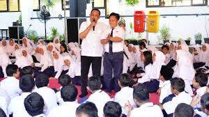 Sukacrotclub 25 oktober 2020 03.56. Kunjungi Smpn 56 Yang Siswanya Lakukan Sayat Diri Massal Cak Ji Jangan Sampai Meluas Halaman All Surya