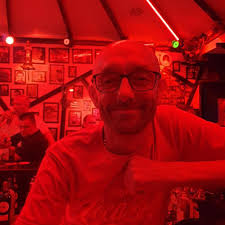 When it comes to the kitchen, people are divided about having long nails.  In fact, viral cooking videos featuring home chefs with long nails are  causing intense controversy online. 👇