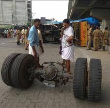 Range Rover Evoque Tata 709 Truck Crash Here S The Result
