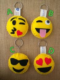 Free Shipping Emoticon Emoji Whatsapp Por Passionhandmade14 En Etsy Artisanat En Feutre Objets A Fabriquer Porte Clef