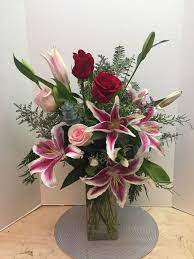 Lily And Rose Arrangement Rose Arrangements Floral Arrangements Floral Centerpieces
