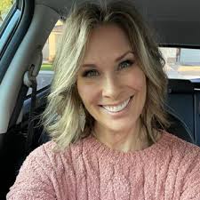 Margo Cobb's Instagram, Twitter & Facebook