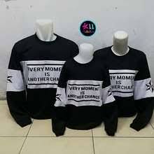 Tips memilih model baju couple muslim dan busana muslim, gamis, maxi dress serta pakaian keluarga terbaru untuk merayakan lebaran atau hari raya idul fitri 2017/2018. Sweater Family Original Model Terbaru Harga Online Di Indonesia