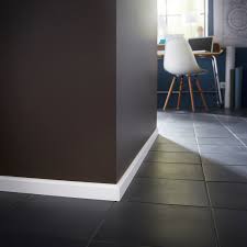 L'ensemble des gammes de plinthes sont disponibles à notre entité et nous pouvons vous livrer sans aucune problème. Plinthe Medium Mdf Arrondie Revetu Melamine Blanc 10 X 35 Mm L 2 2 M Leroy Merlin