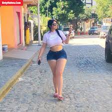 شورت صيفي للنساء شورت ضيق وردي أسود أبيض أنيق بخصر عالٍ للنساء قصير شورت نسائي قصير من قماش الدنيم متوسط الطول سروال صيفي غير رسمي مستقيم للسيدات. ØµÙˆØ± Ø¨Ù†Øª ØªØ³ØªØ¹Ø±Ø¶ Ù…Ø¤Ø®Ø±ØªÙ‡Ø§ Ø§Ù„Ø¶Ø®Ù…Ø© Ø¨Ø§Ù„Ù‡ÙˆØª Ø´ÙˆØ±Øª Ø¬Ù…ÙŠÙ„Ø© ÙˆÙ…Ø«ÙŠØ±Ø©